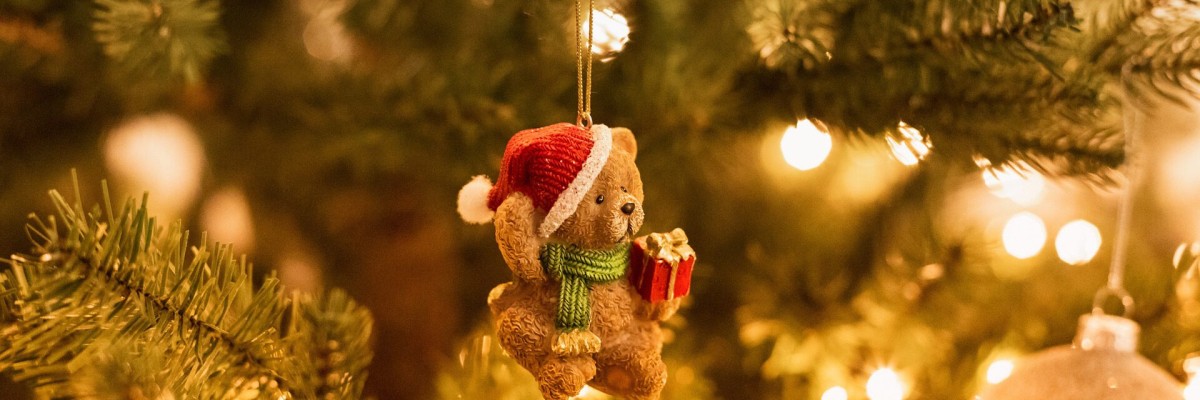 christmas-tree-gcfa14398d_1920-1920x1200.jpg